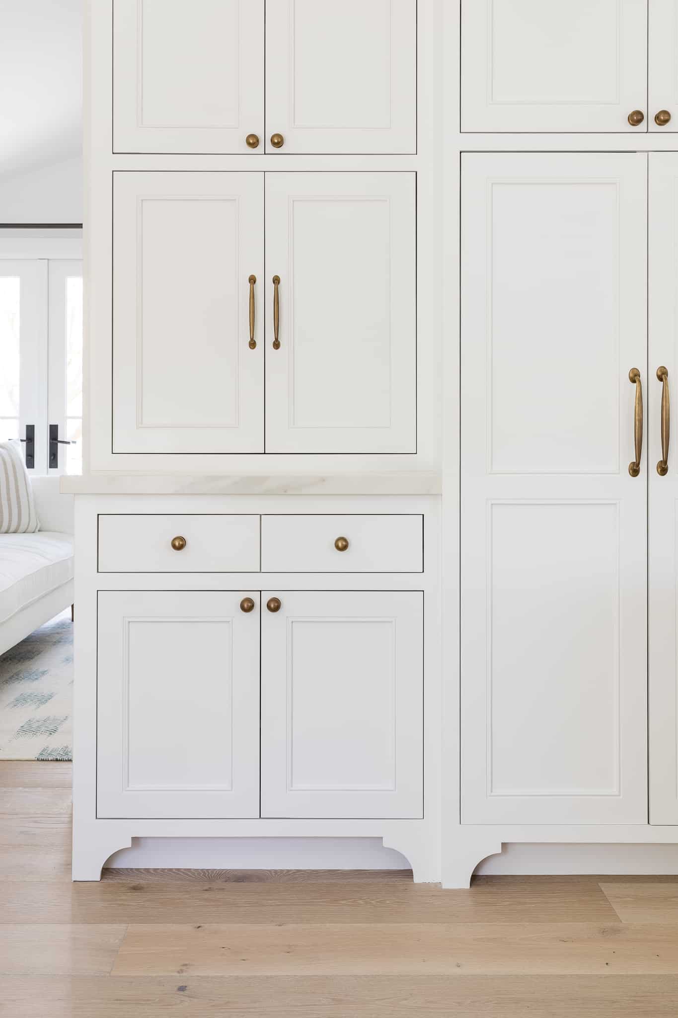 Kitchen Cabinet Knobs and Pulls: A Perfect Pair - Mindy Gayer Design - Port Newport Project