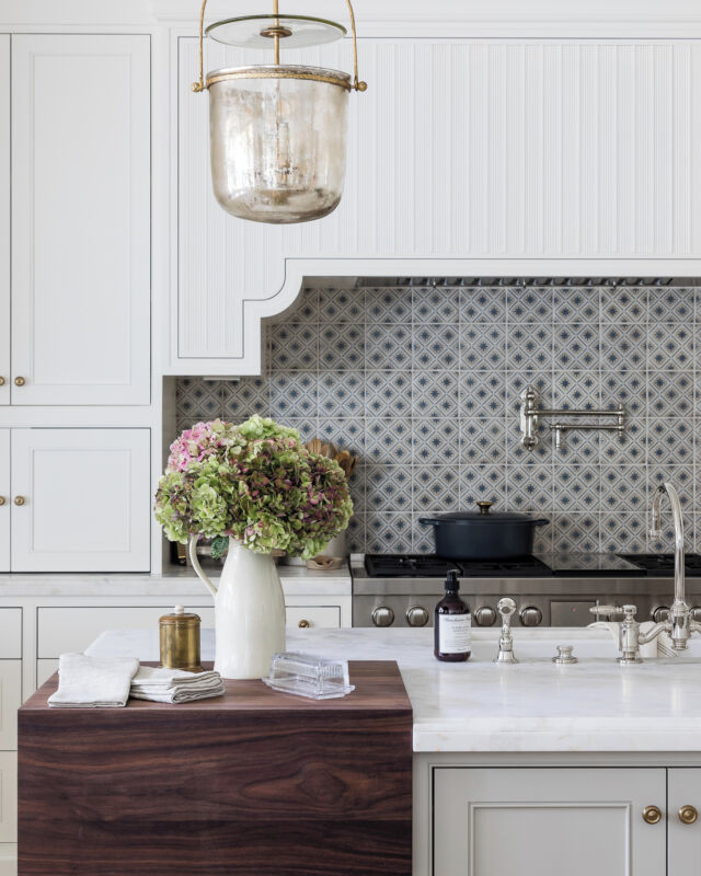 The picturesque kitchen at #mgdxnelliegail basks in natural light, and we're dreaming of summer days at home with the scent of fresh blooms in the air. Head to the stories to see our team's June picks, inspired by just that. #mindygayerdesign { Image by: @vlentine }⁣
⁣
#kitchenview #kitchensofinstagram #thedelightofdecor #frenchkitchen #lightandbright #customkitchen #mybhghome #interiorforlovers #anthrohome #athome