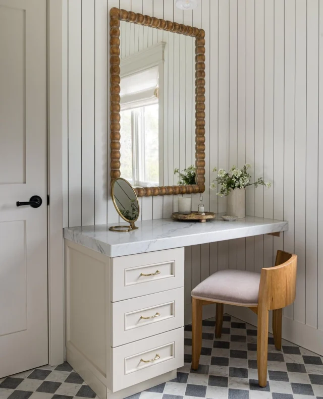 The guest bath of dreams, complete with its own built-in makeup vanity. Luxury guest living at its finest. ✨️ #mgdxbirdrock #mindygayerdesign { Image by: @vlentine }