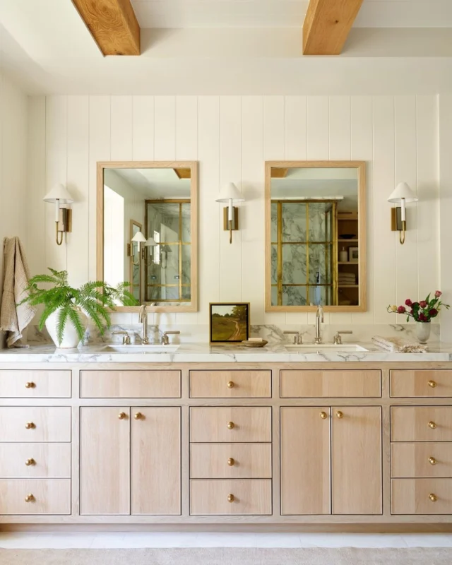 A space of both subdued calm and beauty, designed for everyday living - the primary bath at #mgdxrancho. #mindygayerdesign { Image by: @rogerdaviesphotography }