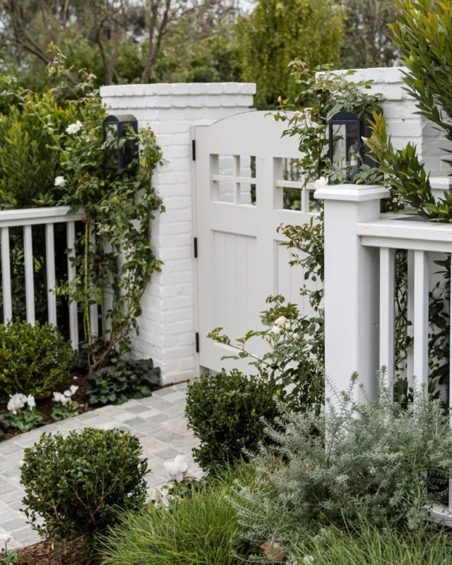 Timeless from the very first look. 🌿 #mgdxbirdrock #mindygayerdesign { Image by: @vlentine, Landscape Design: @kdmdesignstudios }