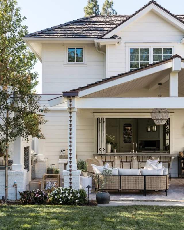 Dreaming of warm days in the #mgdxnelliegail backyard... 💭 #mindygayerdesign { Image by: @vlentine }⁠