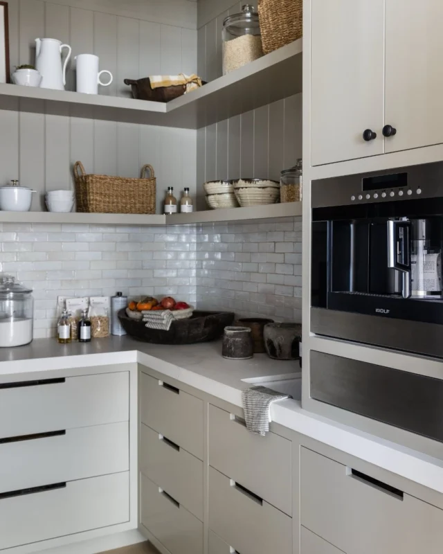 A pantry palette that feels calm, collected, and endlessly livable. #mgdxramsgate #mindygayerdesign { Image by: @vlentine }