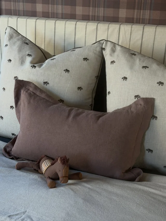 The many beautiful details that we’ve dreamed up over the last two years for #mgdxmanleigh 🤎 lots more to share soon. In the meantime, a love letter to so many pretty moments around the house#mindygayerdesign