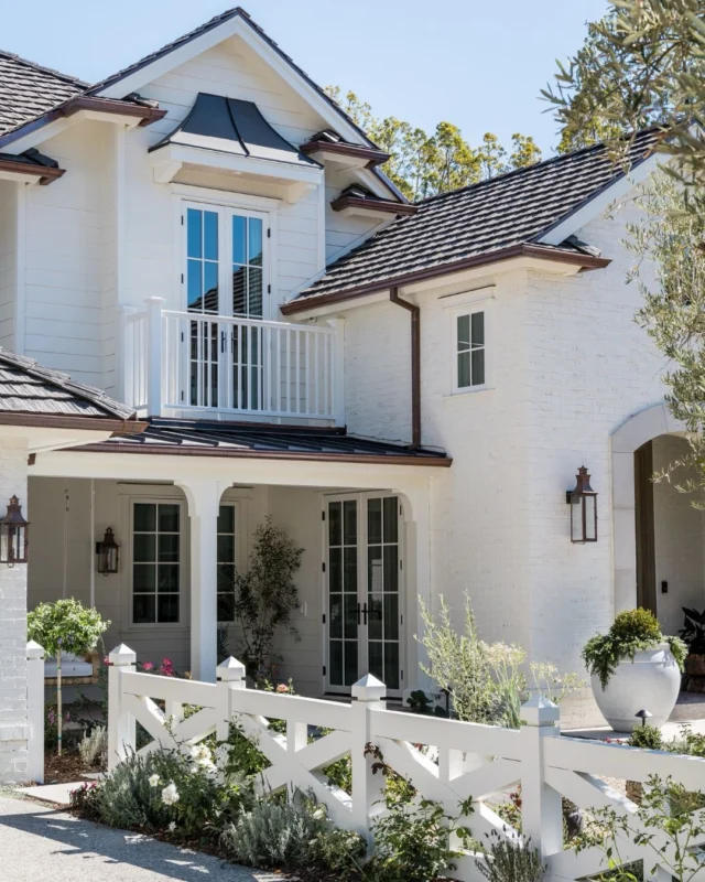 Classic proportions, reimagined for modern living. The exterior at #mgdxnelliegail was designed to feel familiar, even from the very first visit. #mindygayerdesign { Image by: @vlentine }